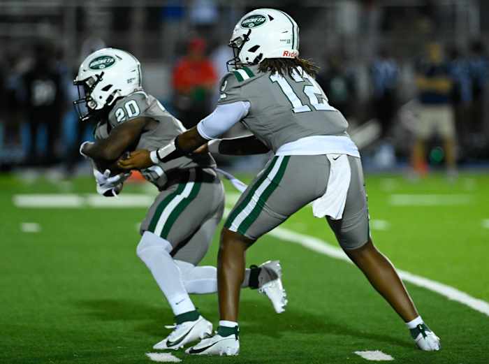 Chaminade-Madonna vs Miami Central Football - Robson Lopes - 08-26-20231091